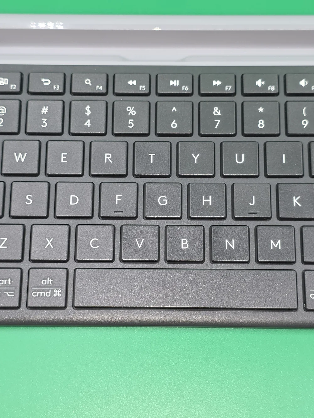 Logitech K585 Multi-Device Slim Wireless Keyboard With Receiver - Graphite